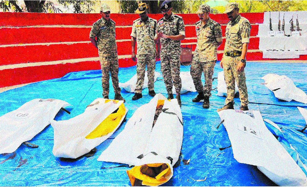 दो मुठभेड़ों में 18 नक्सली ढेर, चार जवान घायल