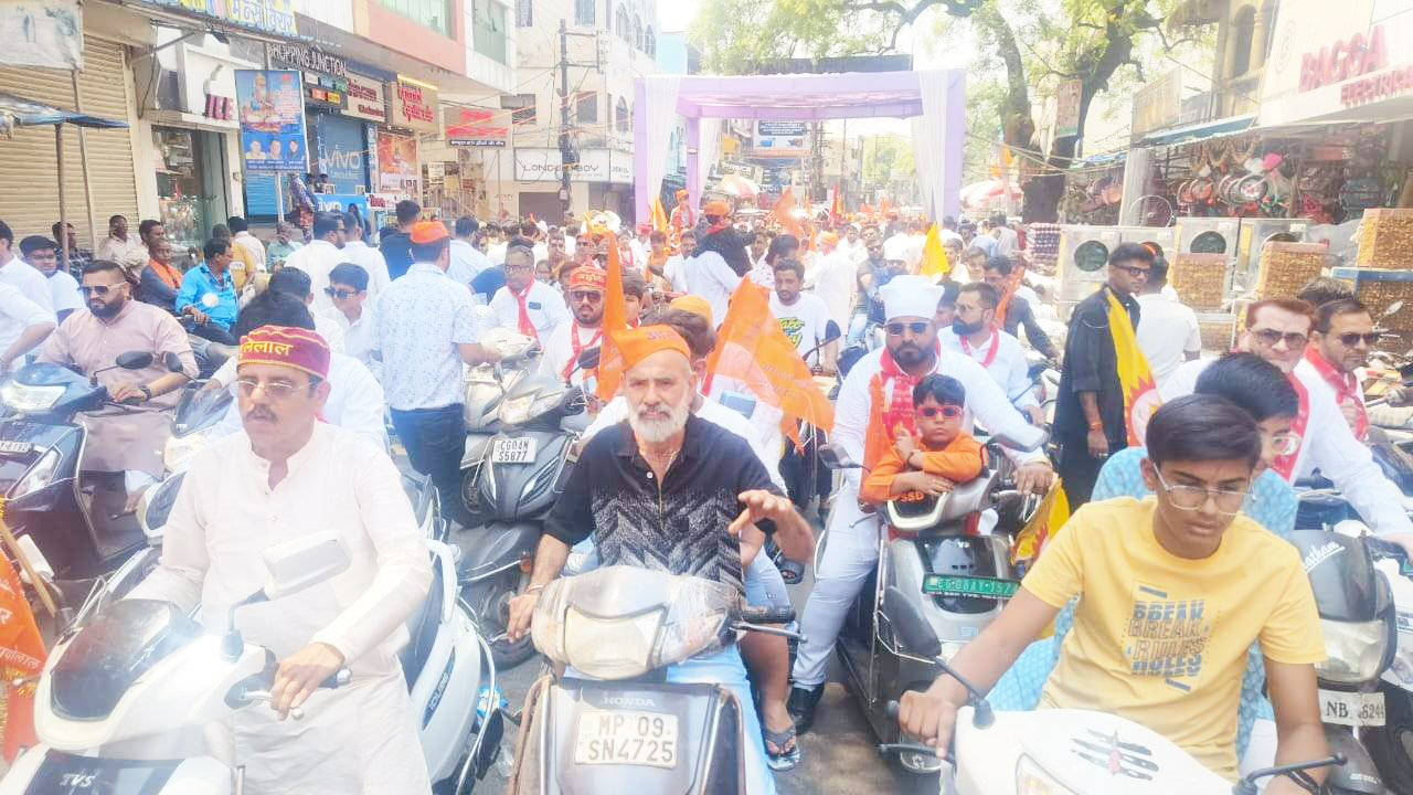 झूलेलाल जयंती पर निकाली बाइक रैली झूलेलाल जयंती पर निकाली बाइक रैली