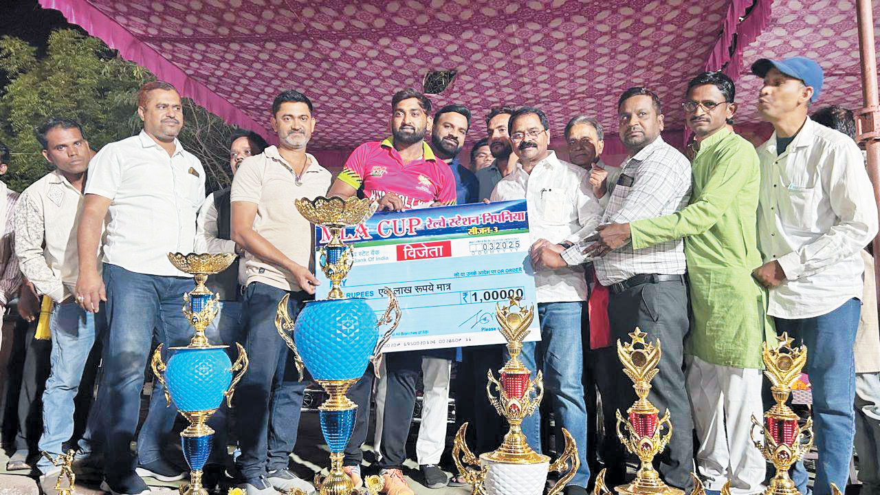 एमएलए कप क्रिकेट स्पर्धा: कुम्भली और तरेंगा की टीम बनीं विजेता