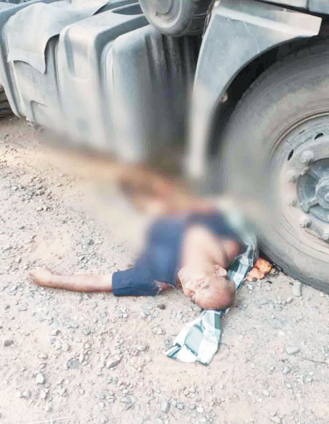 ट्रेलर की चपेट में बुजुर्ग की मौत ट्रेलर की चपेट में बुजुर्ग की मौत