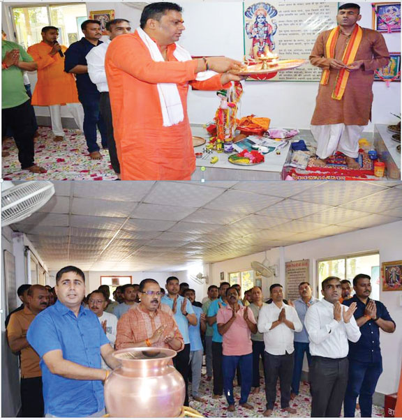 बटालियन परिसर स्थित मंदिर में मां दुर्गा की पूजा-अर्चना के साथ कलश स्थापना