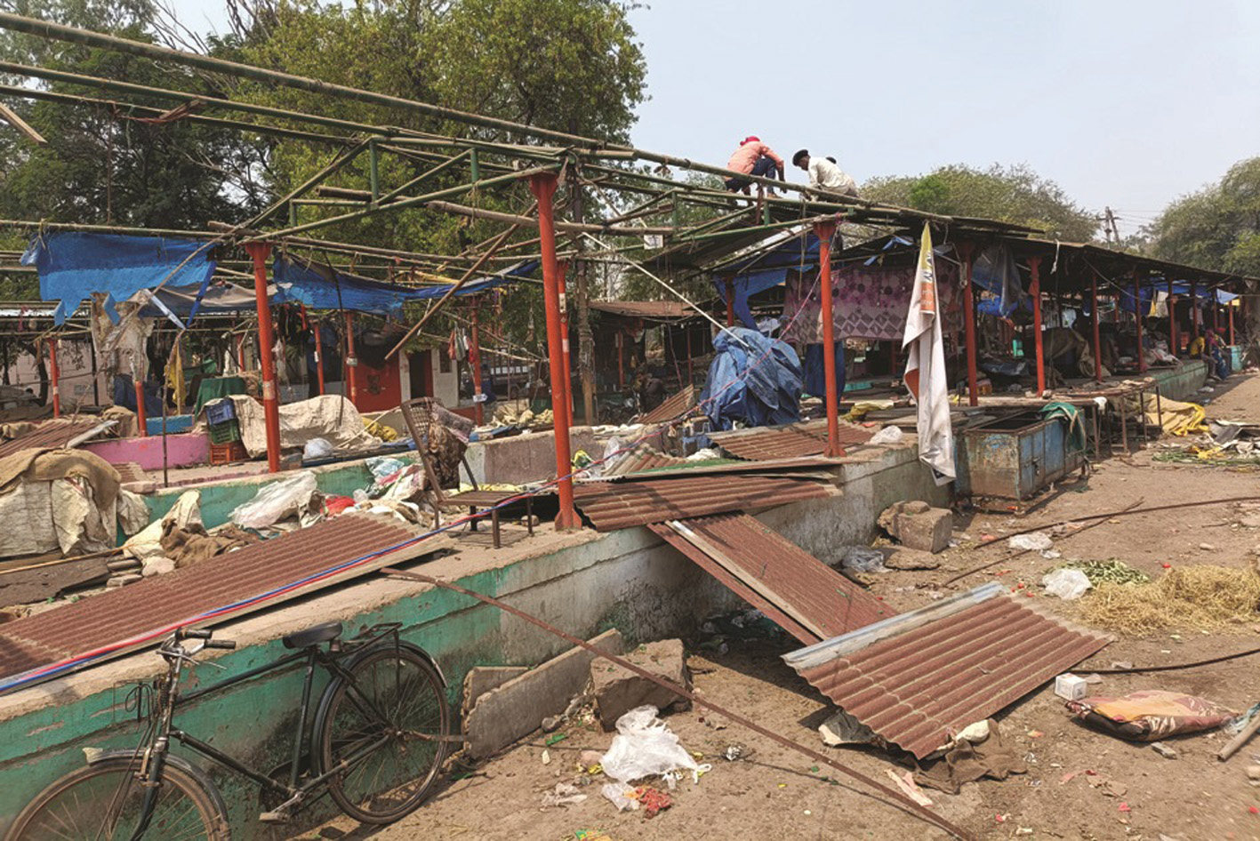 20 साल बाद शीतला सब्जी मार्केट को उजाड़ा जा रहा है 20 साल बाद शीतला सब्जी मार्केट को उजाड़ा जा रहा है
