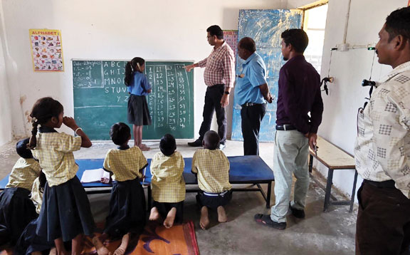 डीईओ ने किया कोंटा विखं के स्कूलों का निरीक्षण