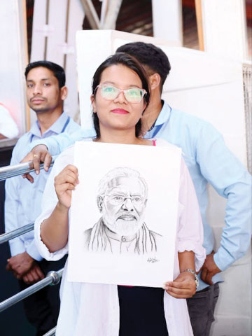 प्रधानमंत्री की संवेदना से खिला एक पल — एक बेटी की कला को मिला आदर और अपनापन