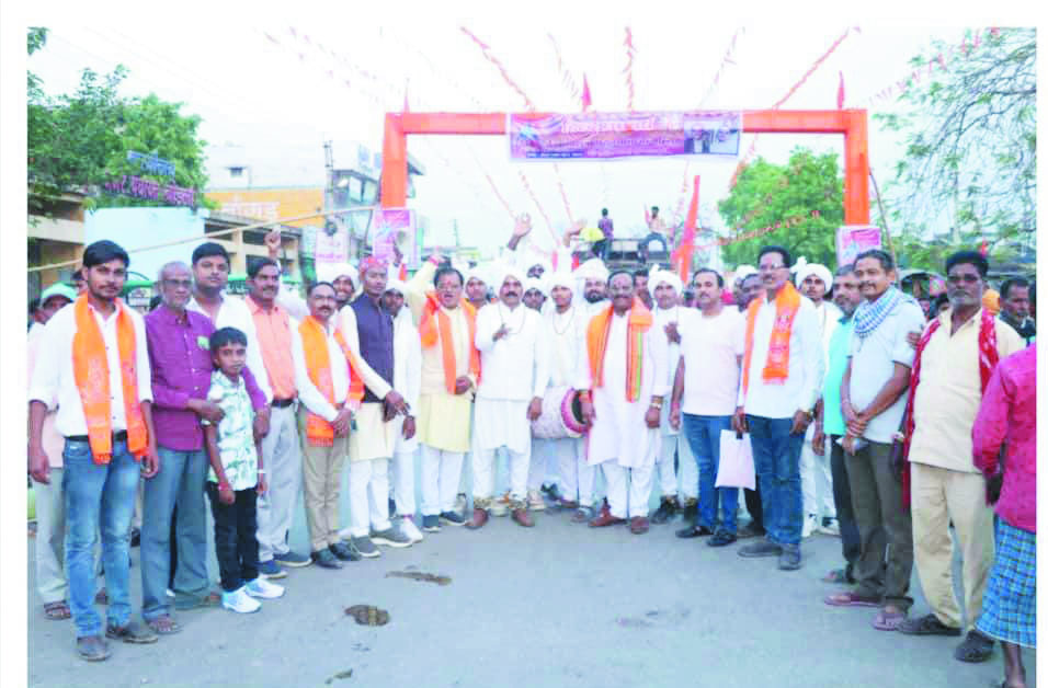 हिंदू नववर्ष की शोभायात्रा में झांकियों ने मोहा मन हिंदू नववर्ष की शोभायात्रा में झांकियों ने मोहा मन