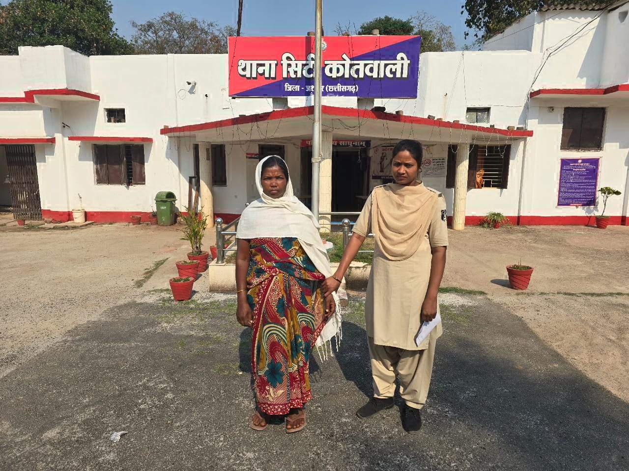 धान चुराकर शराब पीने पर विवाद, पति की हत्या, पत्नी गिरफ्तार धान चुराकर शराब पीने पर विवाद, पति की हत्या, पत्नी गिरफ्तार