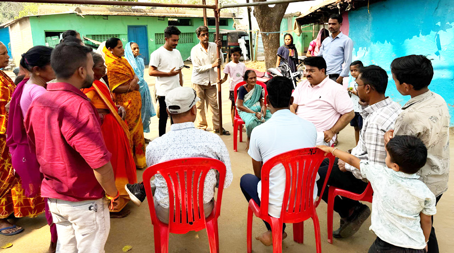 रेलवे प्रभावितों से मिले महापौर, अधूरे आवास पूरा करने सरकार से मांगा 4 करोड़ रेलवे प्रभावितों से मिले महापौर, अधूरे आवास पूरा करने सरकार से मांगा 4 करोड़