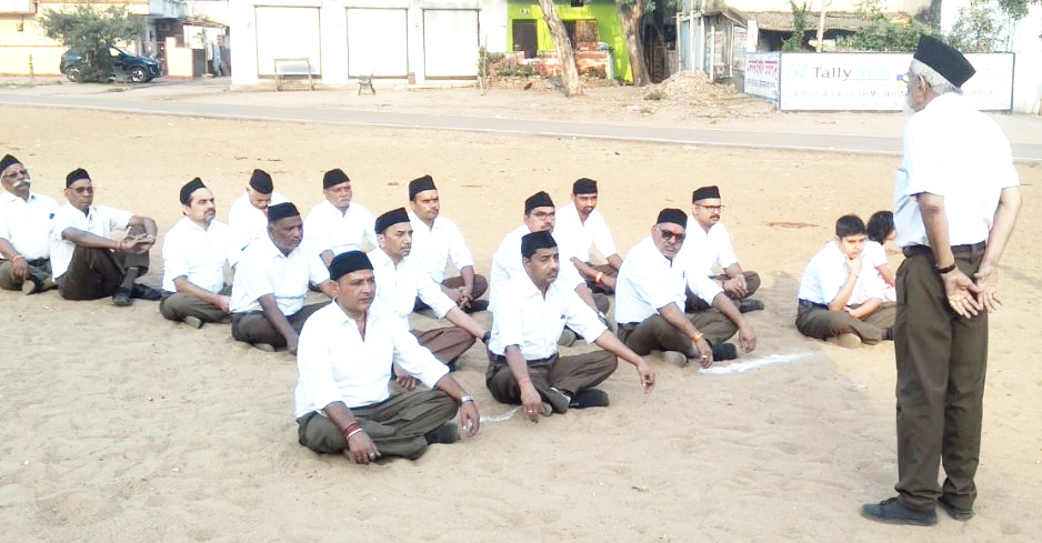 प्रतिपदा उत्सव, वक्ता मुकुन्द हम्बर्डे ने स्वत्व-स्मरण का आह्वान प्रतिपदा उत्सव, वक्ता मुकुन्द हम्बर्डे ने स्वत्व-स्मरण का आह्वान