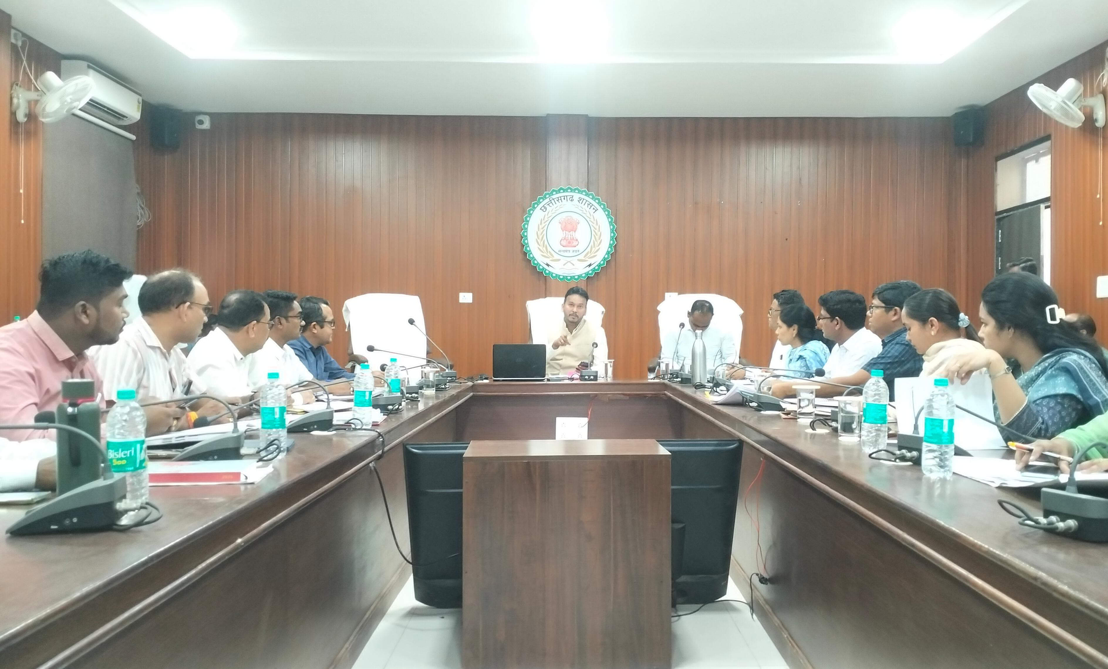 जनकल्याणकारी योजनाओं की समीक्षा