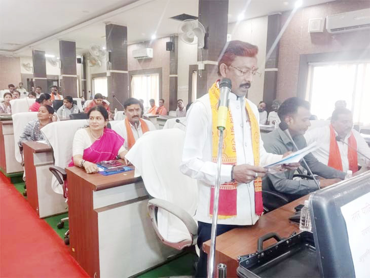 महापौर ने निगम में पटल पर रखा 862 करोड़ का बजट महापौर ने निगम में पटल पर रखा 862 करोड़ का बजट