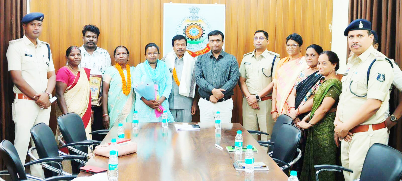 प्रधान आरक्षक राजेंद्र बेक को दी विदाई प्रधान आरक्षक राजेंद्र बेक को दी विदाई