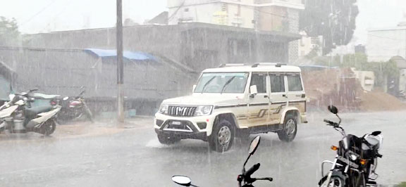 झमाझम बारिश से मिली गर्मी से राहत, किसानों को भी मिला फायदा 