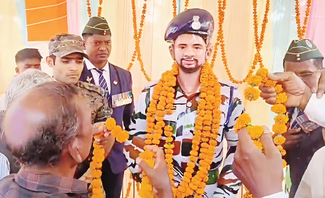 शहीद जवानरामदास कोर्राम की प्रतिमा का अनावरण, दी श्रद्धांजलि