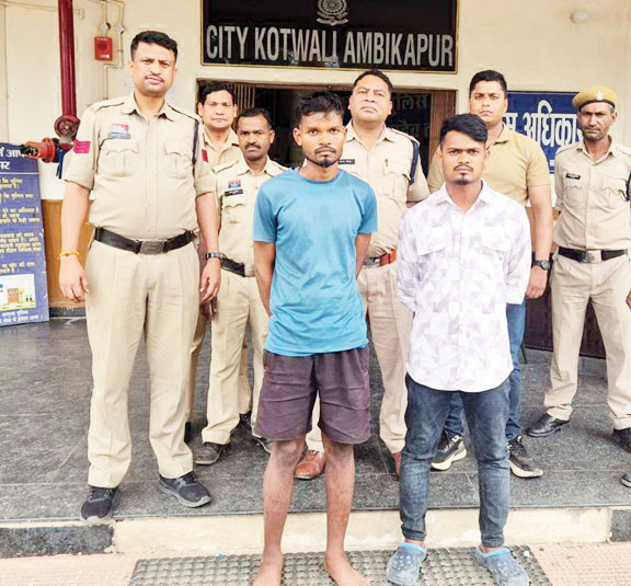 लग्जरी कार से गांजा तस्करी, 2 आरोपी गिरफ्तार लग्जरी कार से गांजा तस्करी, 2 आरोपी गिरफ्तार