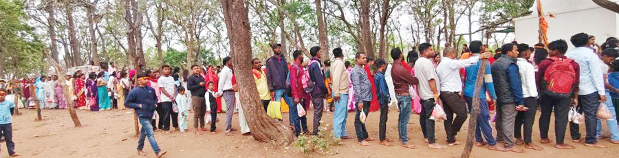 नवरात्रि की सप्तमी तिथि पर रामगढ़ में उमड़ी श्रद्धालुओं की भीड़ नवरात्रि की सप्तमी तिथि पर रामगढ़ में उमड़ी श्रद्धालुओं की भीड़