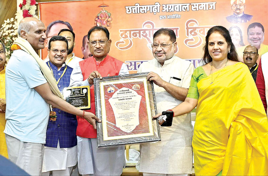 मानवता की सेवा और दानशीलता के लिए आगे रहा है अग्रवाल समाज - साय मानवता की सेवा और दानशीलता के लिए आगे रहा है अग्रवाल समाज - साय