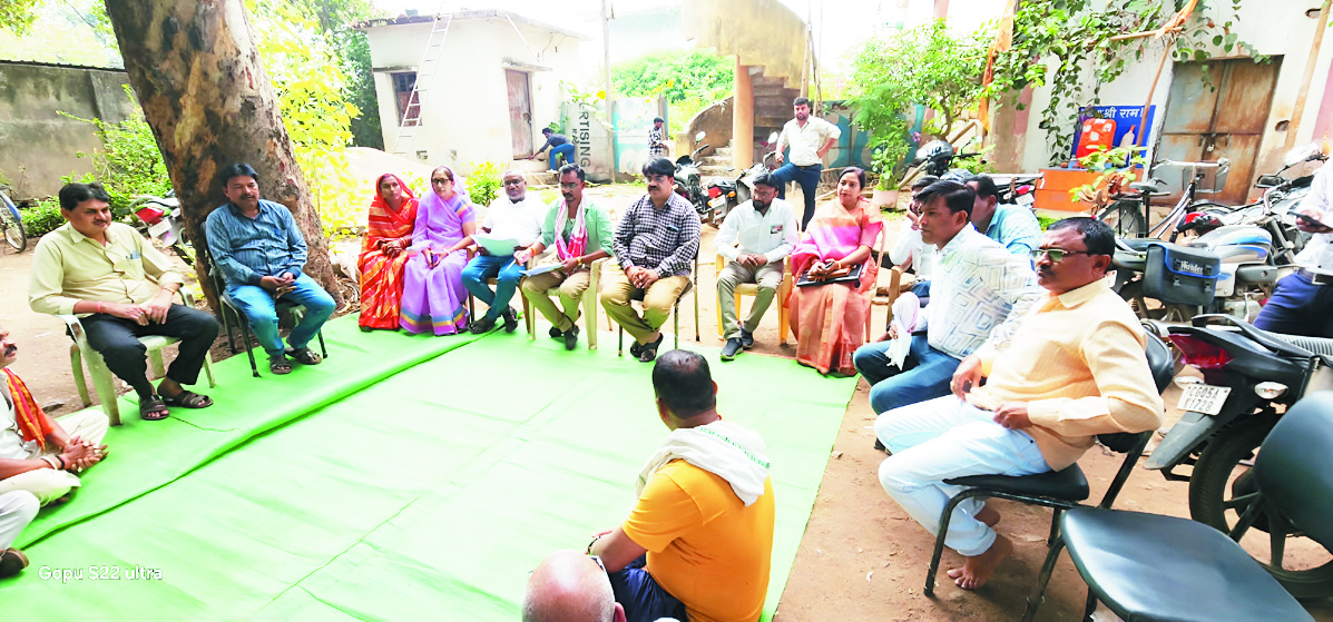 पानी की बर्बादी रोकने महापौर ने लगाई जल विभाग में चौपाल, कर्मियों की समस्याएं भी सुनीं पानी की बर्बादी रोकने महापौर ने लगाई जल विभाग में चौपाल, कर्मियों की समस्याएं भी सुनीं