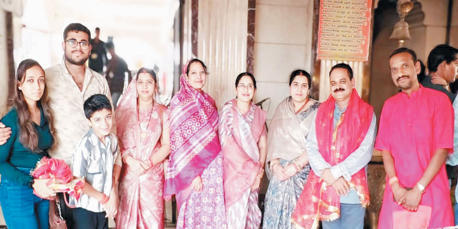 मां चंद्रहासिनी के दर्शन को सपरिवार पहुंचे संजय पांडेय, टेका मत्था मां चंद्रहासिनी के दर्शन को सपरिवार पहुंचे संजय पांडेय, टेका मत्था