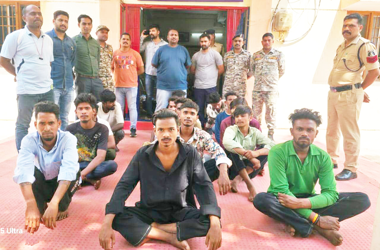 रामनवमी शोभायात्रा में अपराध रोकने पुलिस ने 15 गुंडा-बदमाशों को रिमांड पर भेजा रामनवमी शोभायात्रा में अपराध रोकने पुलिस ने 15 गुंडा-बदमाशों को रिमांड पर भेजा