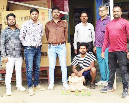 महाराष्ट्र की देशी शराब जब्त महाराष्ट्र की देशी शराब जब्त