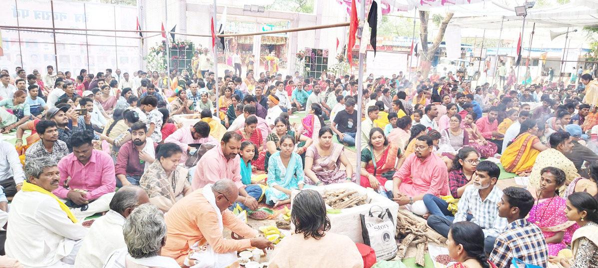 अष्टमी पर देवी मंदिरों में हवन-पूजन अष्टमी पर देवी मंदिरों में हवन-पूजन