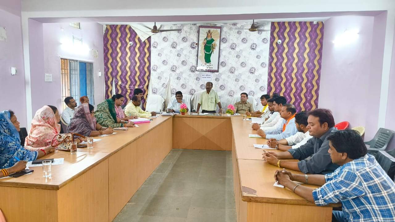 पार्षदों के व्यवहार पर निर्भर होगा वार्ड विकास का निर्णय - मानिकपुरी पार्षदों के व्यवहार पर निर्भर होगा वार्ड विकास का निर्णय - मानिकपुरी