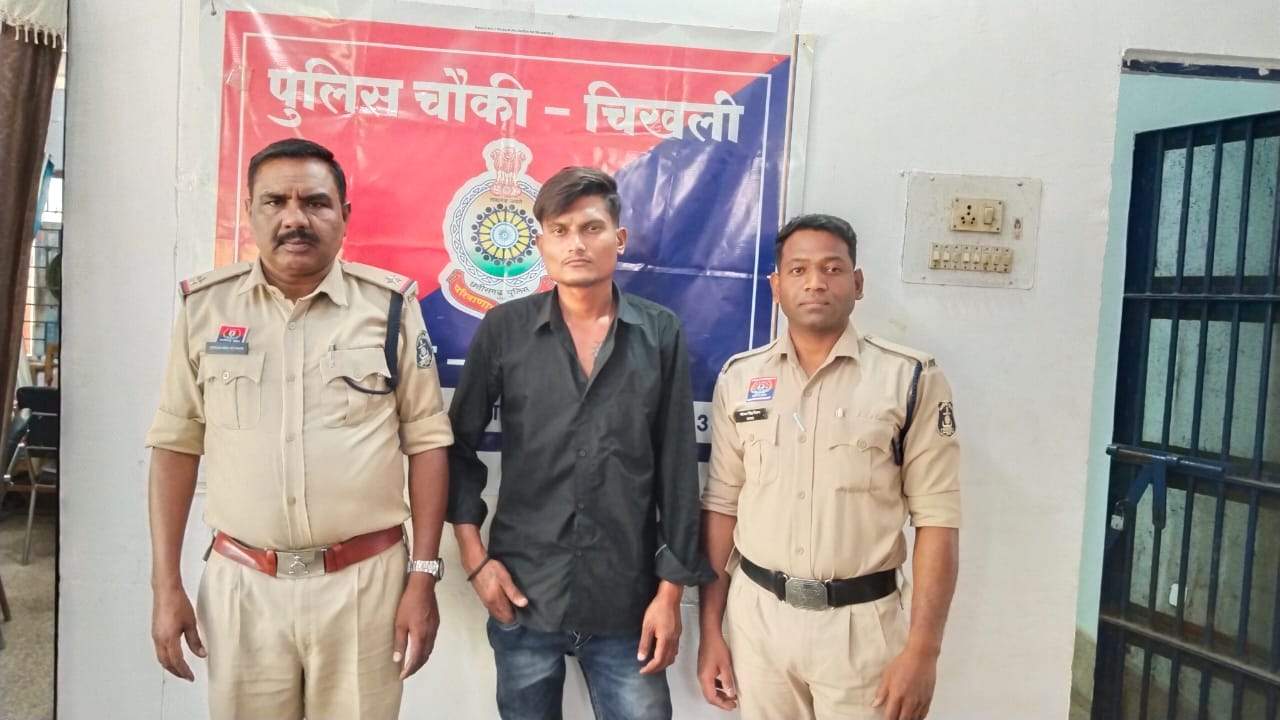 चाकू लहरा डराने वाला पकड़ाया चाकू लहरा डराने वाला पकड़ाया