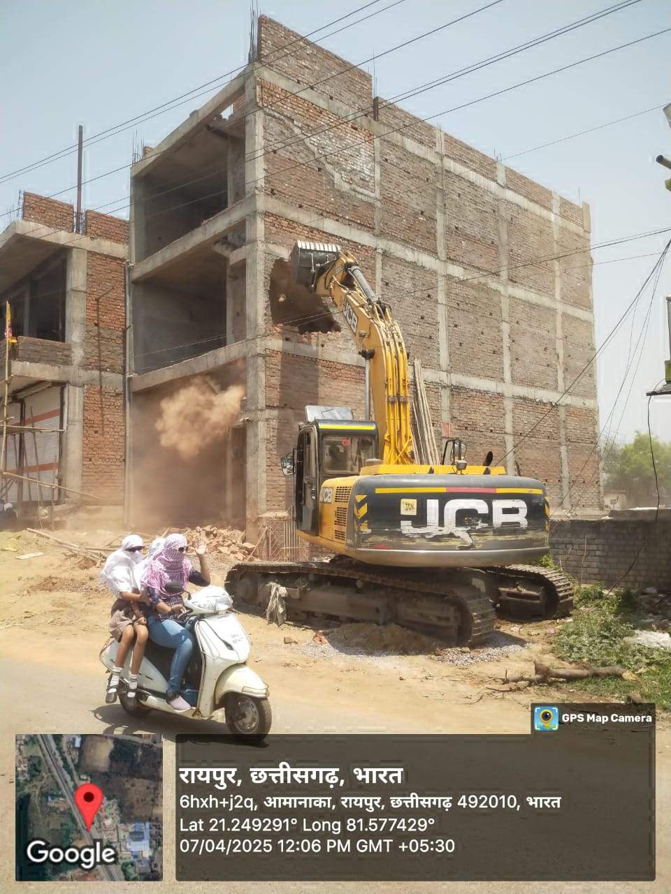 2400 फीट में व्यवसायिक अनुमति के विपरीत निर्माण को तोड़ा 2400 फीट में व्यवसायिक अनुमति के विपरीत निर्माण को तोड़ा
