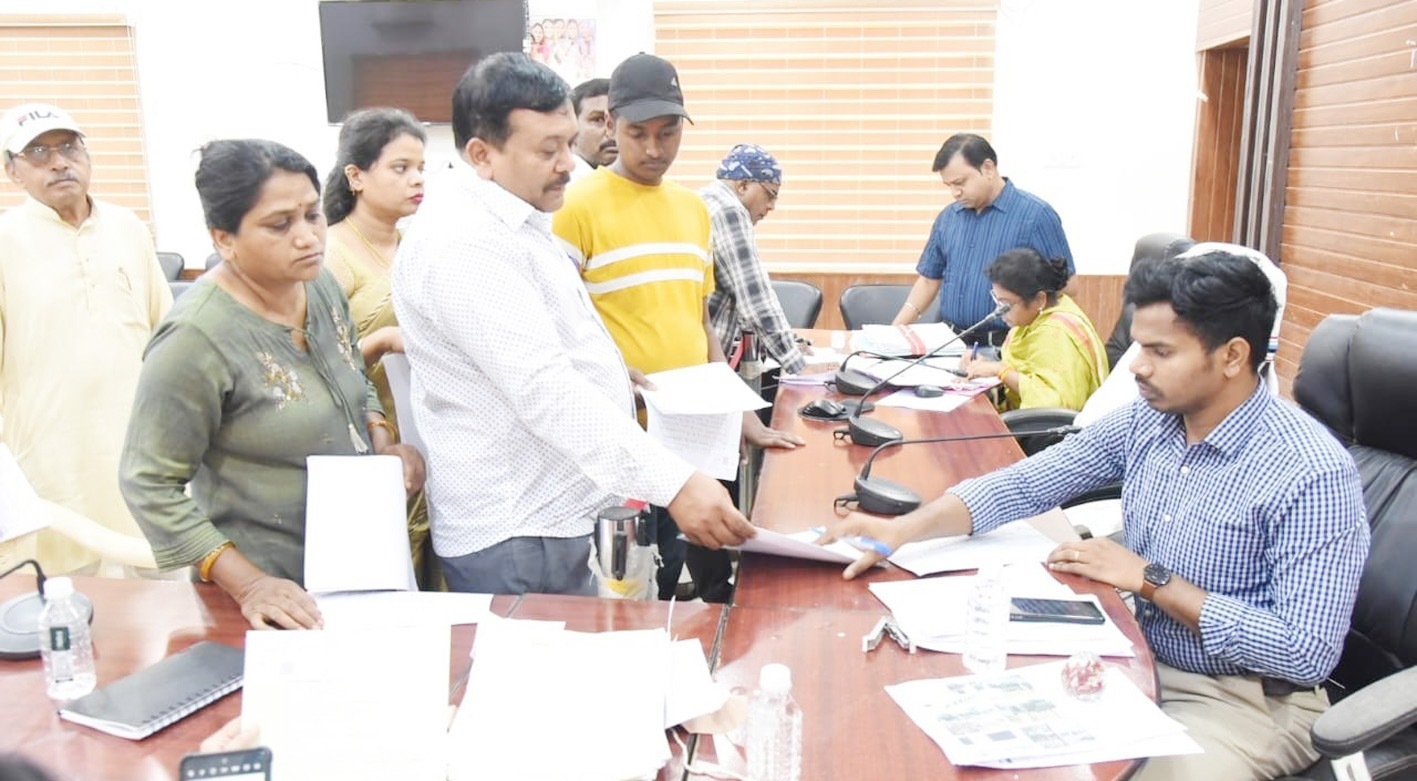 अवैध शराब की बिक्री पर रोक लगाने जनदर्शन में गुहार अवैध शराब की बिक्री पर रोक लगाने जनदर्शन में गुहार