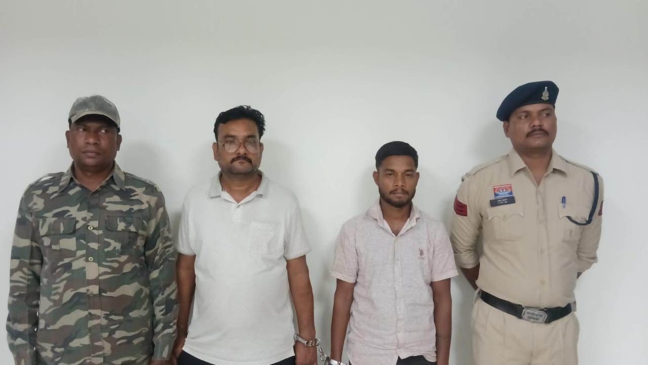 कंटेनर चालक व नकली होलोग्राम सप्लायर गिरफ्तार कंटेनर चालक व नकली होलोग्राम सप्लायर गिरफ्तार