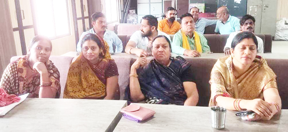 विकास कार्यों पर विधायक ने ली बैठक विकास कार्यों पर विधायक ने ली बैठक