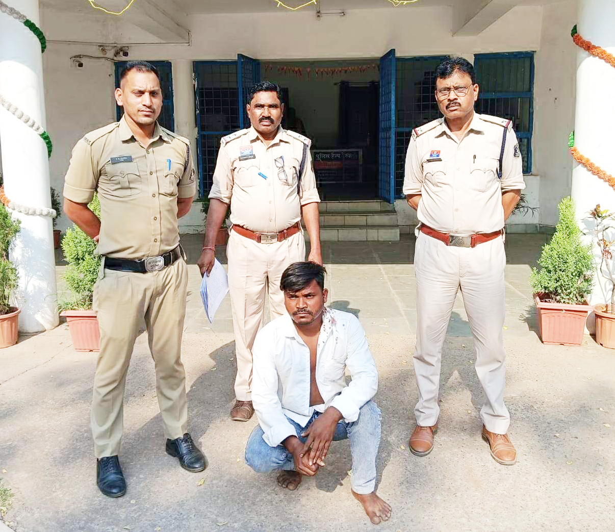 फेसबुक पर दोस्ती, शादी का झांसा-रेप, बंदी