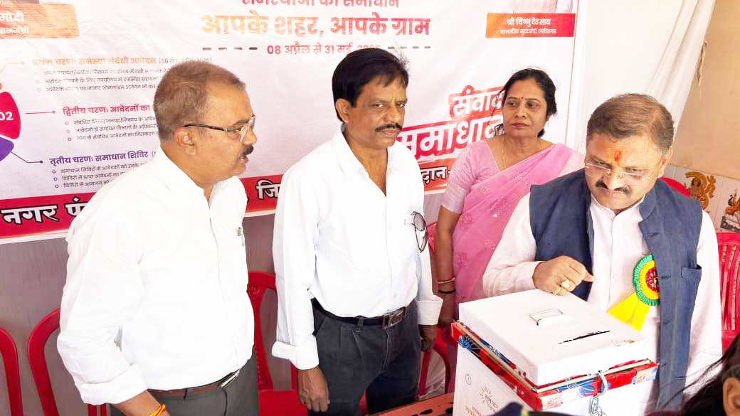 सांसद  संतोष पांडे ने सुशासन तिहार के शिविरों का निरीक्षण किया