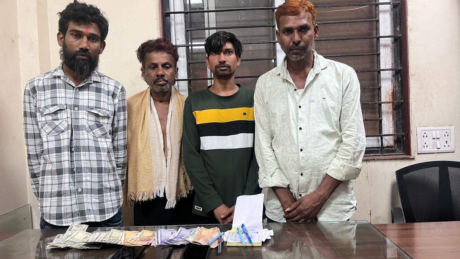 आईपीएल सट्टा, पांच सटोरिए गिरफ्तार आईपीएल सट्टा, पांच सटोरिए गिरफ्तार