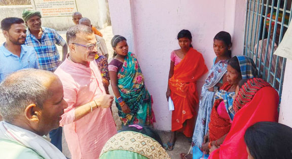 सुशासन तिहार: कलेक्टर ने मैनपाट विखं का किया दौरा