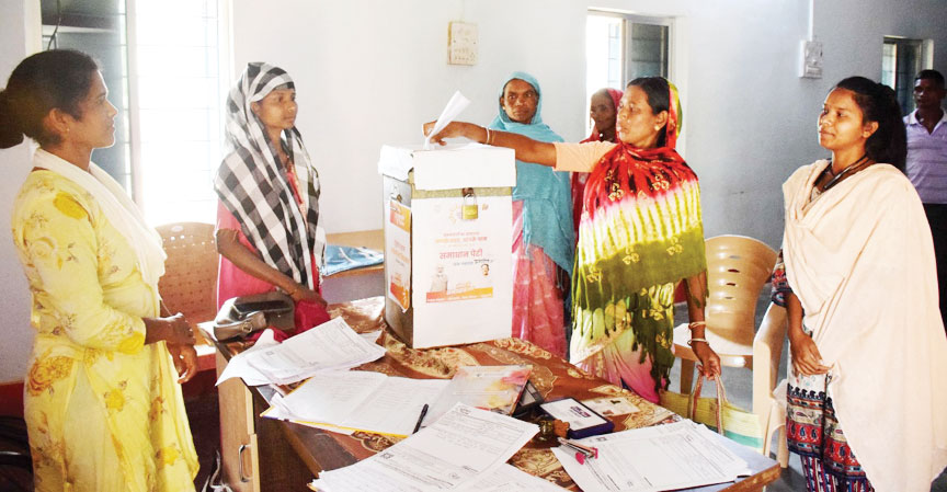 सुशासन तिहार के तीसरे दिन भी ग्रामीणों ने समाधान पेटियों में डाले आवेदन