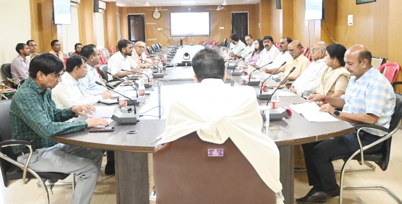 सदस्यता बढ़ाने, रक्तदान शिविर लगाने सहित गतिविधियों की कैलेण्डर बनाने पर जोर