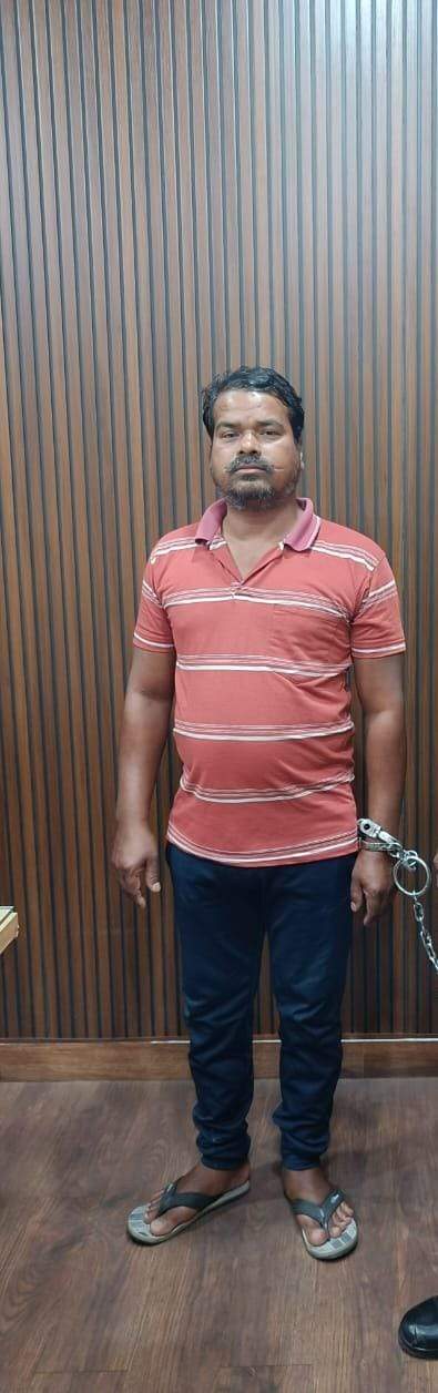 पेरोल पर निकल कर 15 वर्ष से फरार हत्या का कैदी गिरफ्तार पेरोल पर निकल कर 15 वर्ष से फरार हत्या का कैदी गिरफ्तार