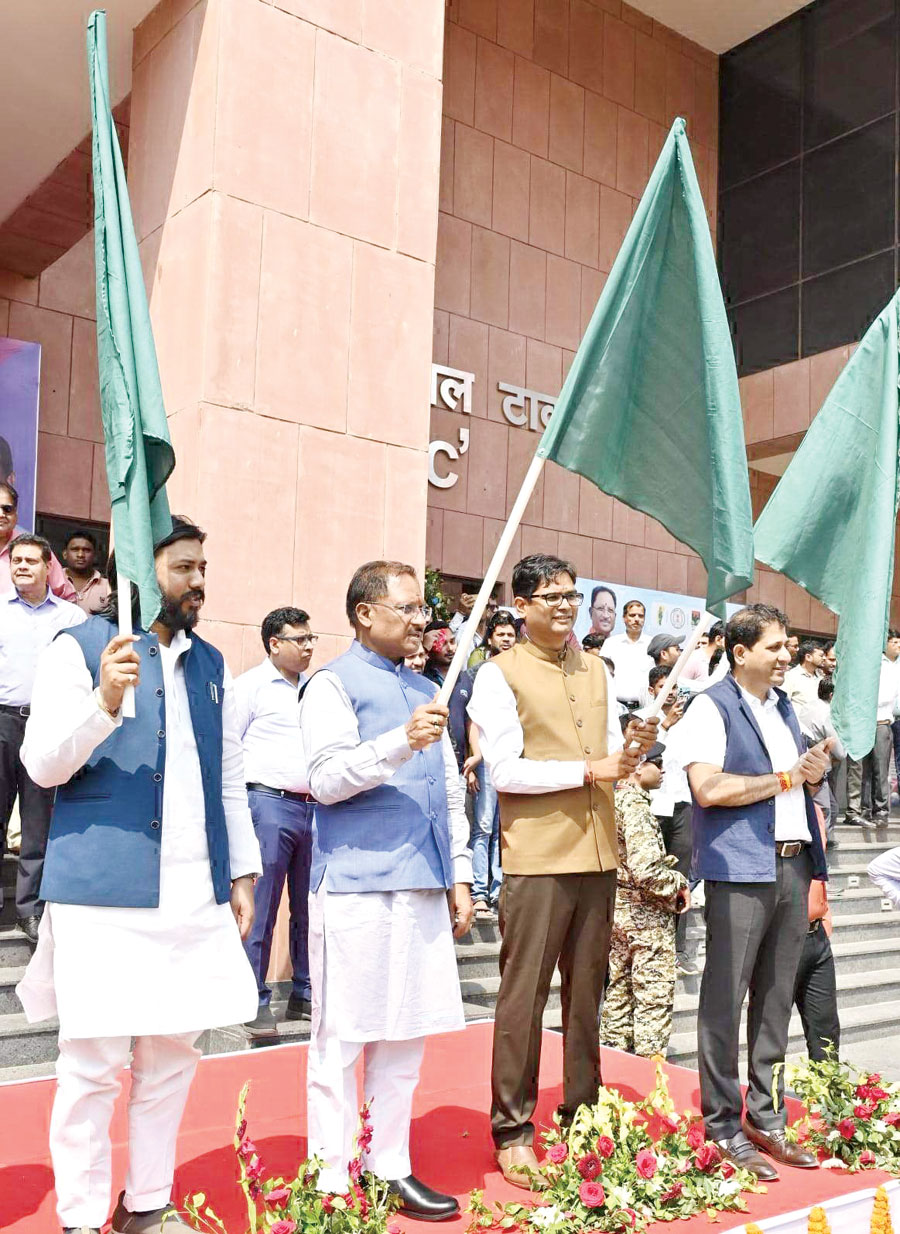 नवा रायपुर में ई-ऑटो सेवा शुरू, 40 महिलाओं को मिला रोजगार नवा रायपुर में ई-ऑटो सेवा शुरू, 40 महिलाओं को मिला रोजगार