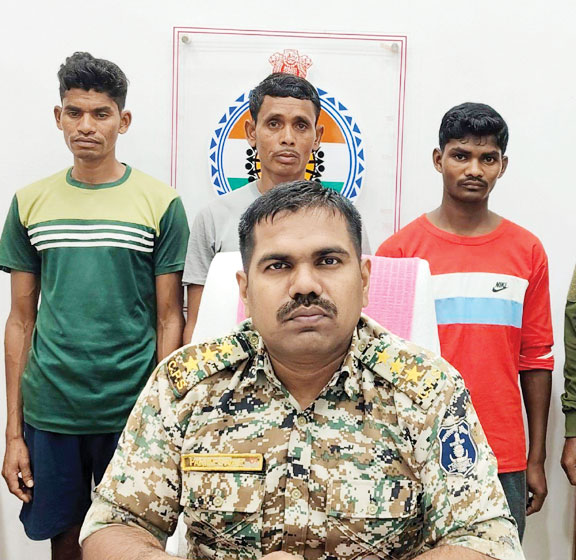 1 ईनामी सहित 3 नक्सली गिरफ्तार