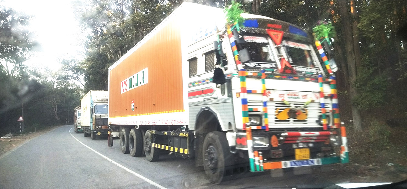 चिल्फी घाटी पर फिर घंटों जाम, 20 किमी तक गाडिय़ों की लंबी कतार चिल्फी घाटी पर फिर घंटों जाम, 20 किमी तक गाडिय़ों की लंबी कतार