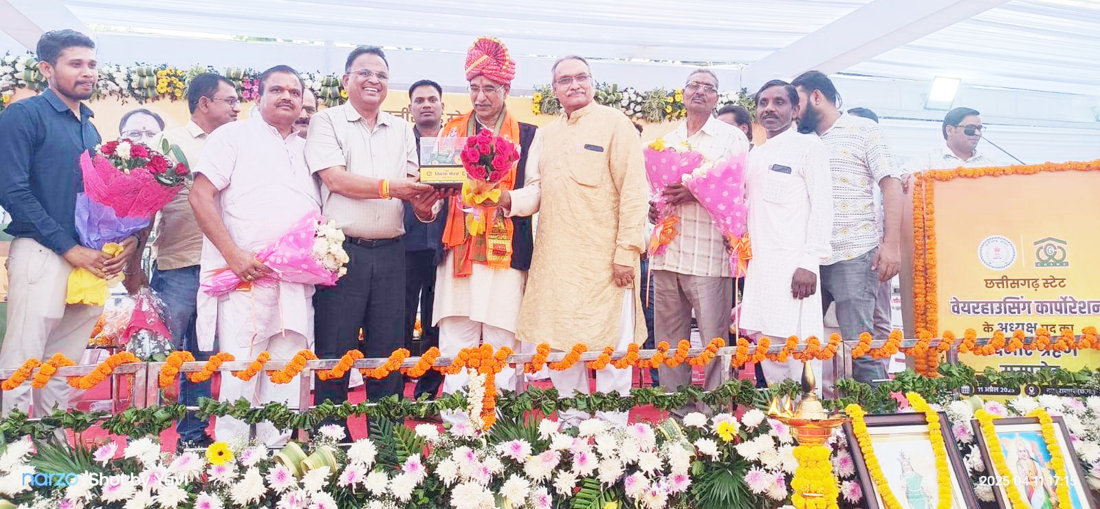 श्याम अग्रवाल  ने चंदूलाल को  दी बधाई