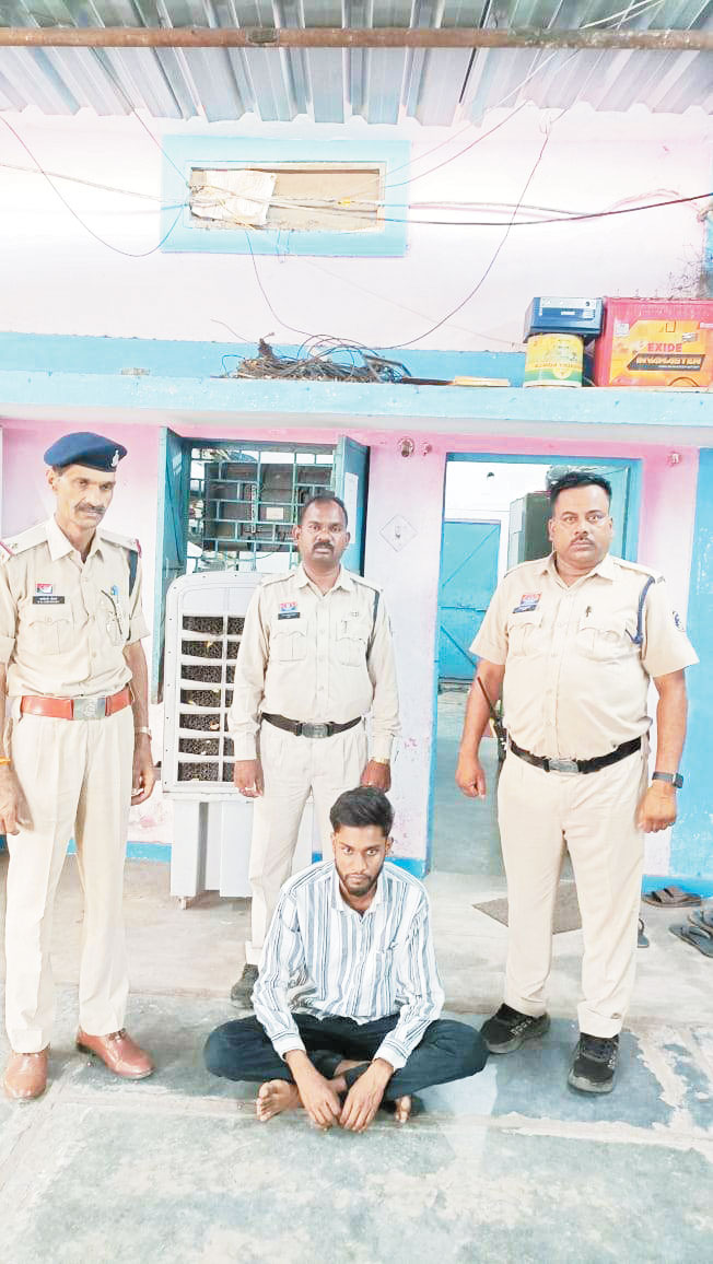 फर्जीवाड़ा का आरोपी गिरफ्तार फर्जीवाड़ा का आरोपी गिरफ्तार