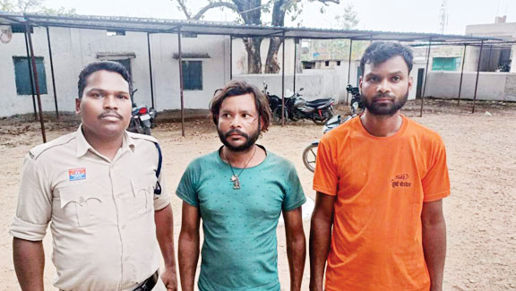 बीजेपी कार्यालय बलरामपुर में चोरी, 2 आरोपी गिरफ्तार बीजेपी कार्यालय बलरामपुर में चोरी, 2 आरोपी गिरफ्तार