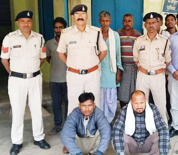 फरार 2 मवेशी तस्कर गिरफ्तार फरार 2 मवेशी तस्कर गिरफ्तार