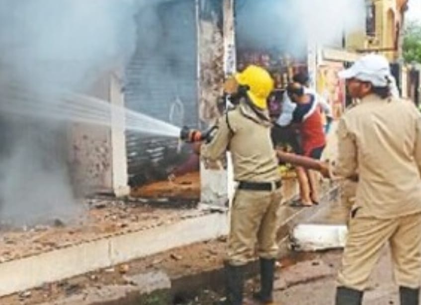 तीन महीनों में आग लगने की 35 घटनाएं, जिले में दो फायर ब्रिगेड एक्टिव