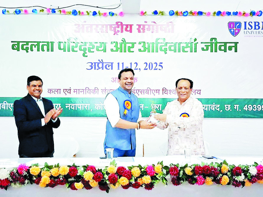 प्रकृति, परंपरा और सहजीवन की जीवित  विरासत हैं आदिवासी-प्रो.विनय पाठक