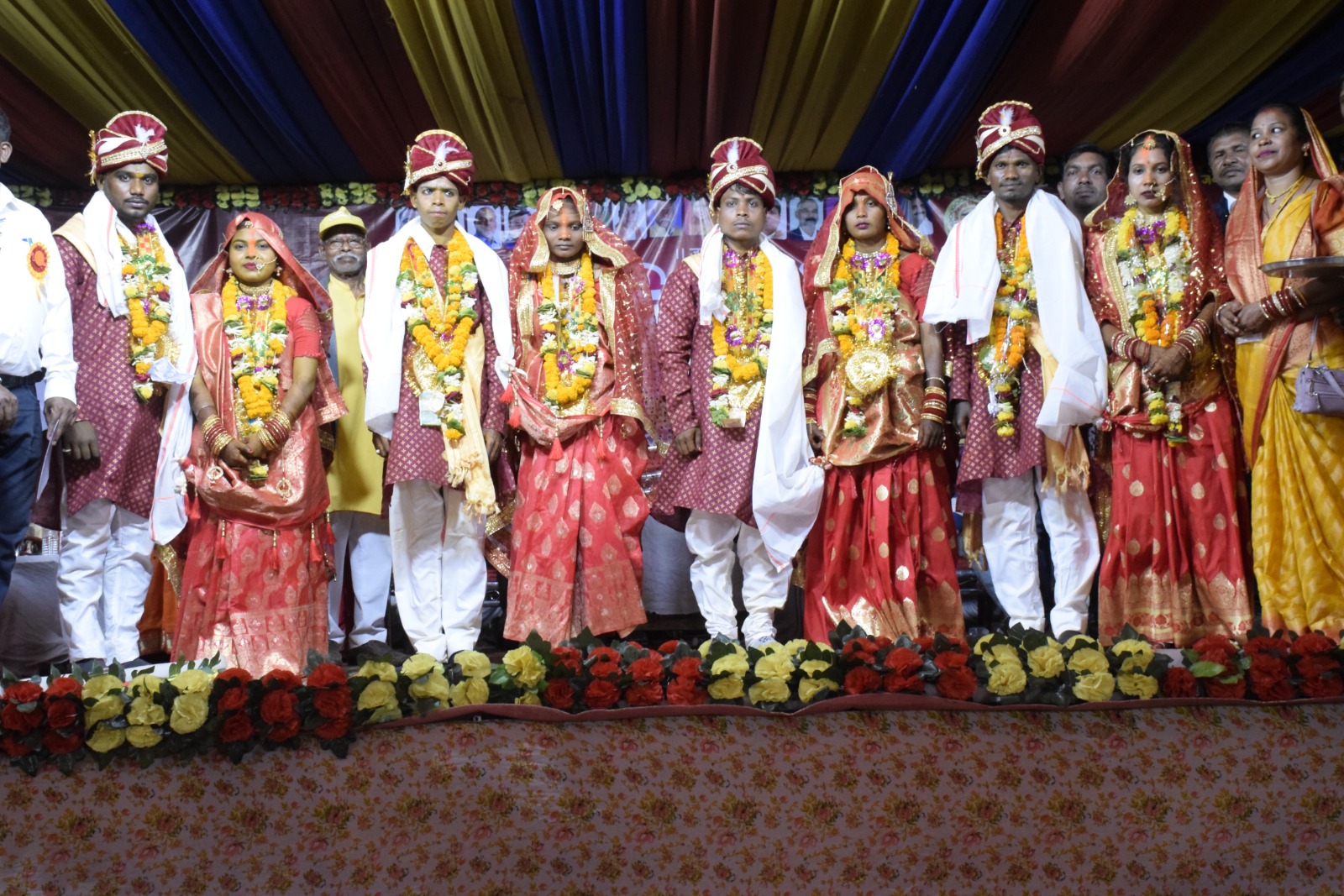 निषाद समाज वार्षिक सम्मेलन में 4 जोड़ों की शादी निषाद समाज वार्षिक सम्मेलन में 4 जोड़ों की शादी