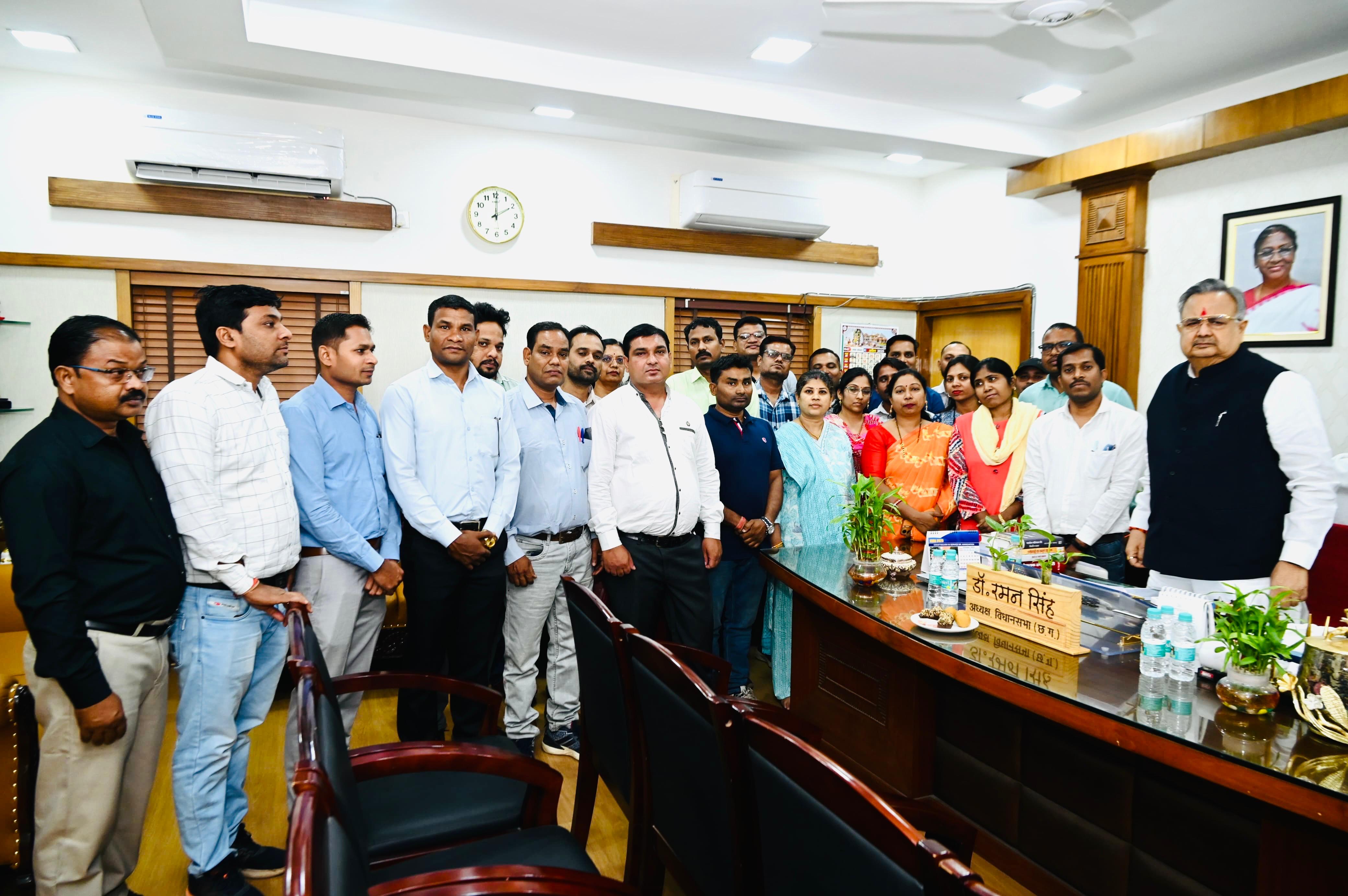 आईटीआई कर्मचारी अधिकारी संघ ने विस अध्यक्ष को सौंपा ज्ञापन आईटीआई कर्मचारी अधिकारी संघ ने विस अध्यक्ष को सौंपा ज्ञापन
