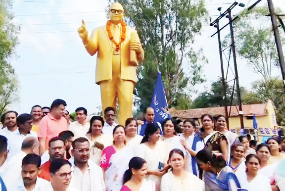 अंबेडकर की जयंती मनाई